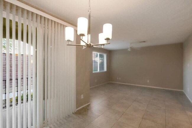 Building Photo - Beautiful Mountains Edge 3 Bedroom Townhome