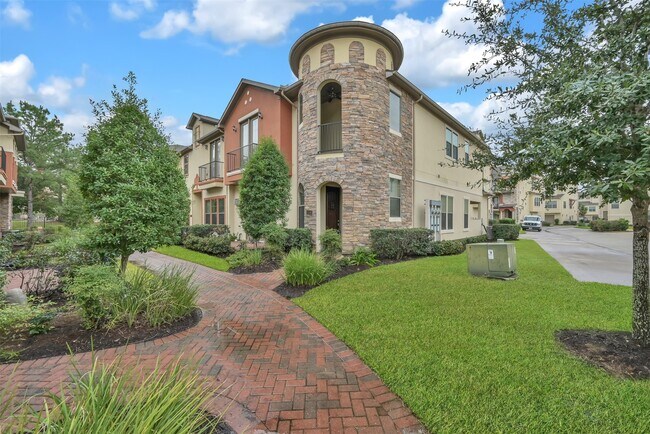 Building Photo - 14546 San Pietro Dr