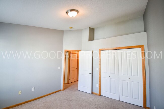 Building Photo - Updated 2 Bed, 2 Bath Townhome in Waukee!