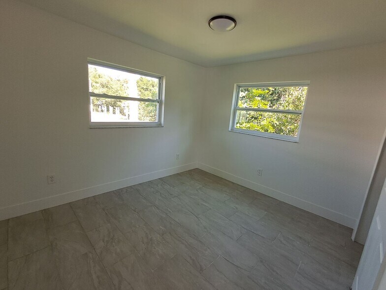 Building Photo - 1042-1056 Old Bridge Road