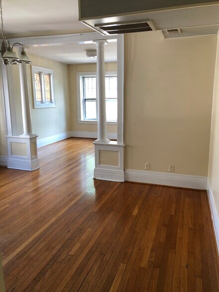 Building Photo - 643 Park Ave