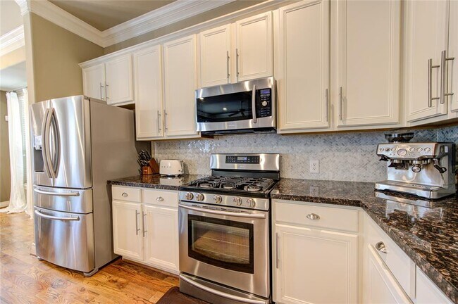Building Photo - 1110 Sherwood Trail