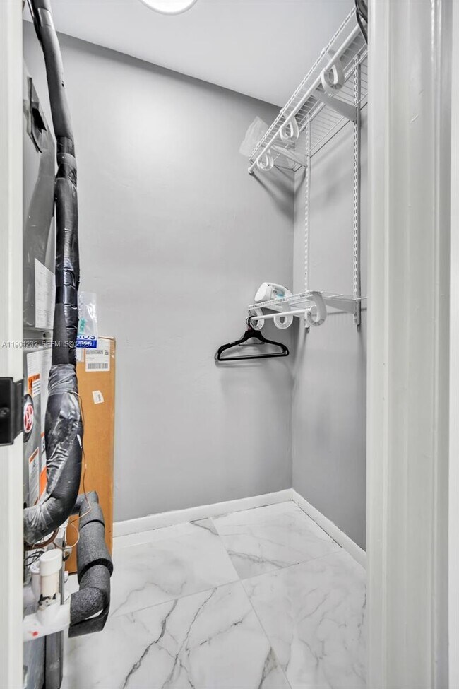 Building Photo - 1030 SW 14th Terrace