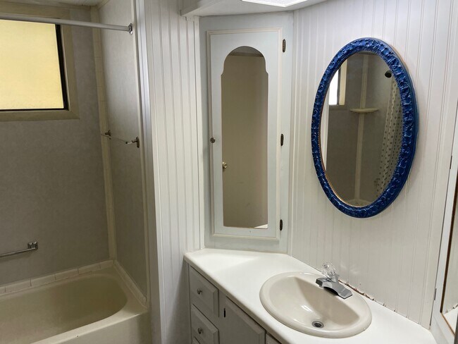 Hall Bath - 3811 Midway Dr