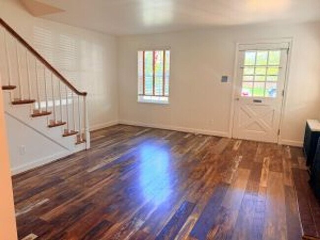 Building Photo - 320 Atkins Ave