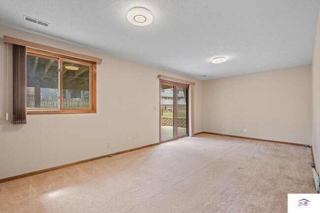 Building Photo - AVAILABLE NOW!