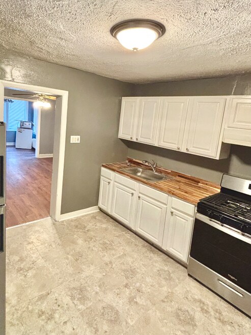 Building Photo - 5535 Kamin St