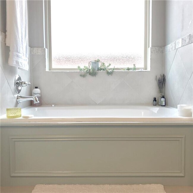 Building Photo - 3317 Lakeshire Ridge Way