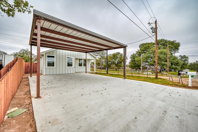 Building Photo - 1915 Willow