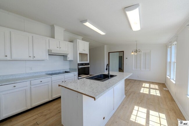 Building Photo - 205 Par Rd 2226