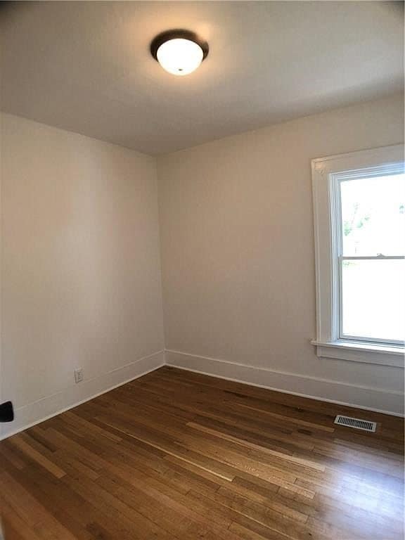 Building Photo - 816 Grandview Ave