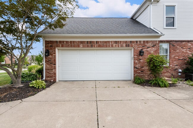 Building Photo - 47643 Ashford Dr S