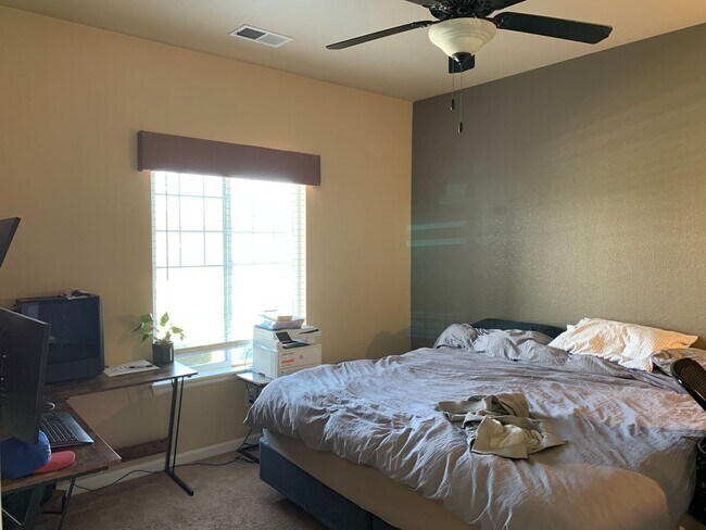 Building Photo - First Floor Condo by Equalizer Lake!