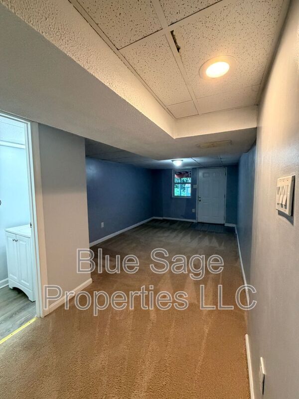 Building Photo - 2118 Valleyview Dr