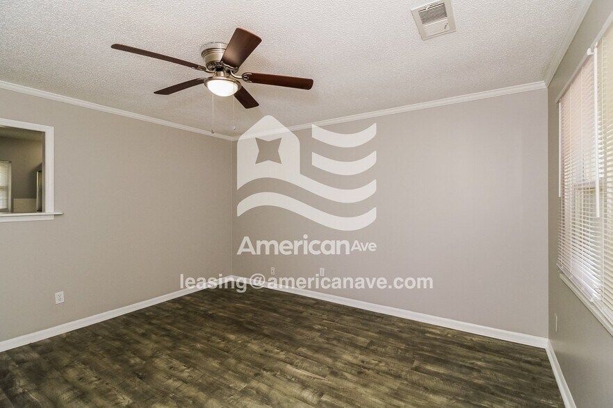 Building Photo - 1136 Charlotte St