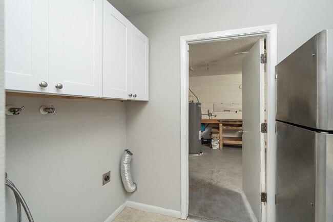 Building Photo - 1040 Dorado Dr