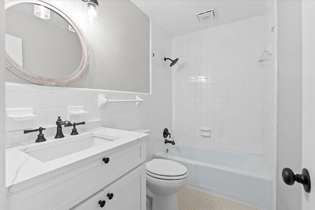 Building Photo - 541 N White St