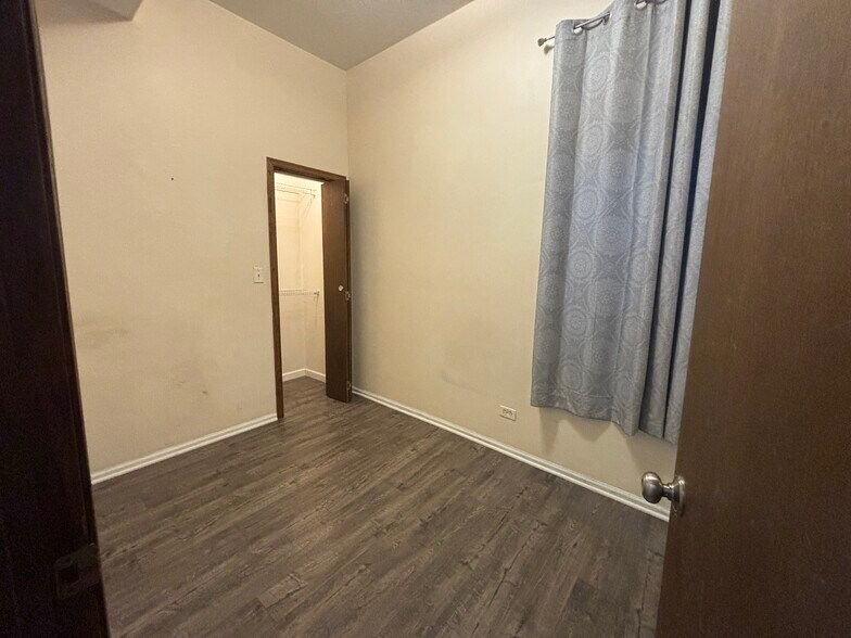 unit 2 bedroom 3 - 827 S Laflin St