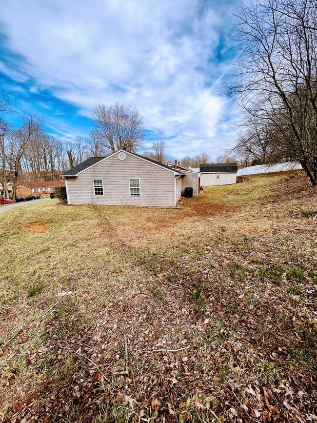 Building Photo - 3 Bedroom Home in Campbell County