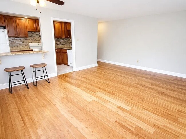 Interior Photo - REGENCY COURT APARTMENTS -- 018