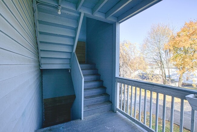 Building Photo - 226 Ledgeside Ave