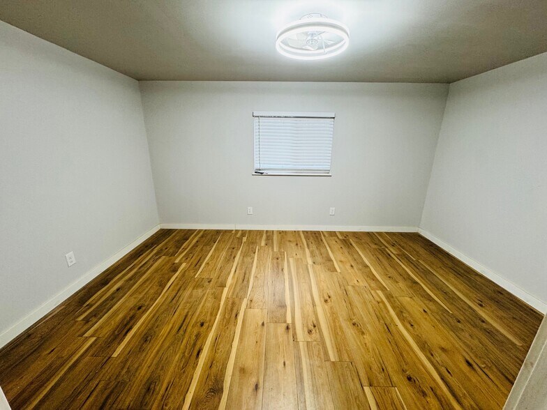 Building Photo - 10848 Scotsman Way