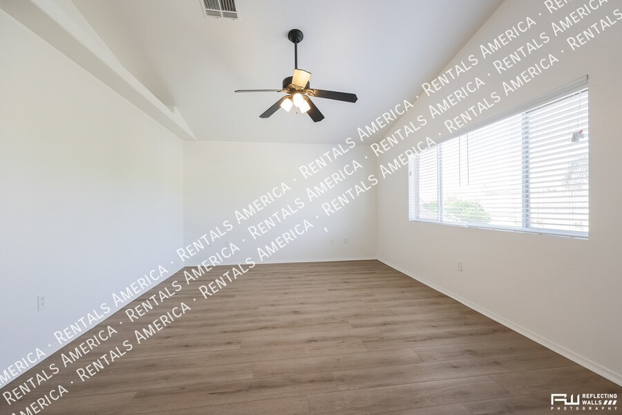 Building Photo - 2238 E Bel Air Ln