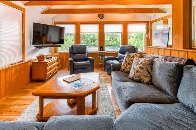 Building Photo - 72 Ridge Rd