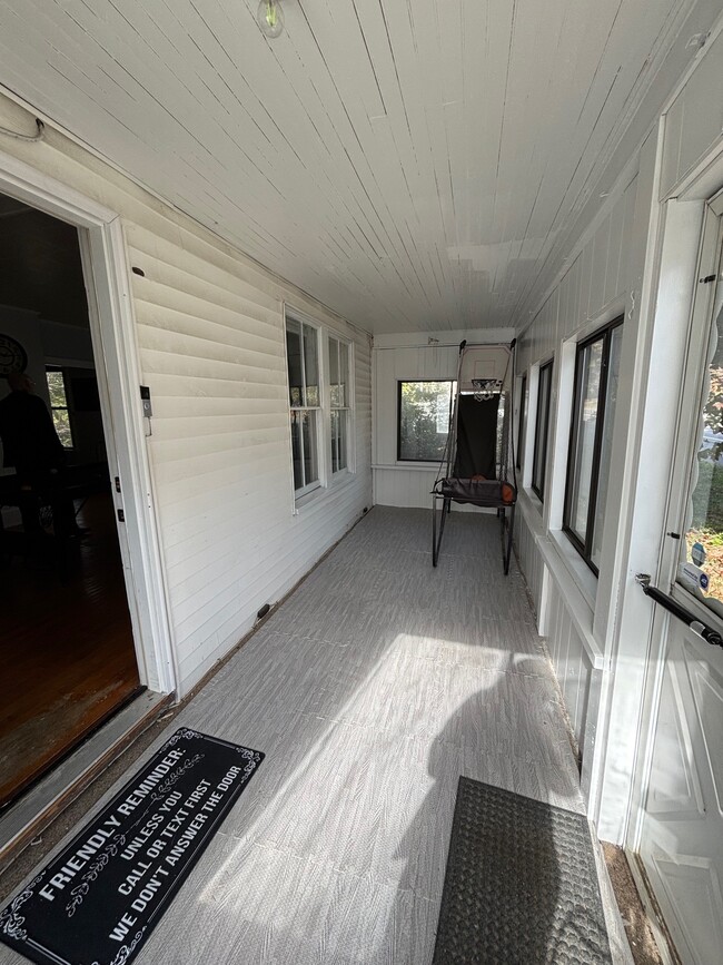 Building Photo - 23 Elm St