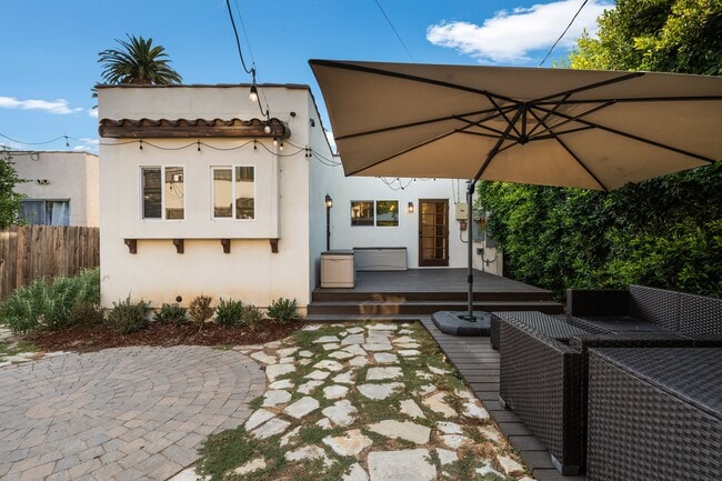 Building Photo - 2624 S Palm Grove Ave