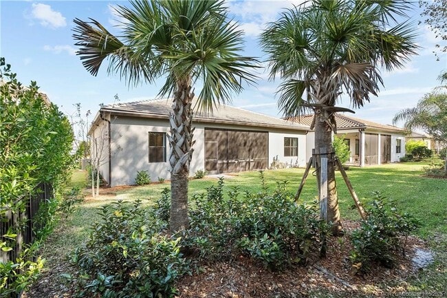Building Photo - 564 SE Villandry Way