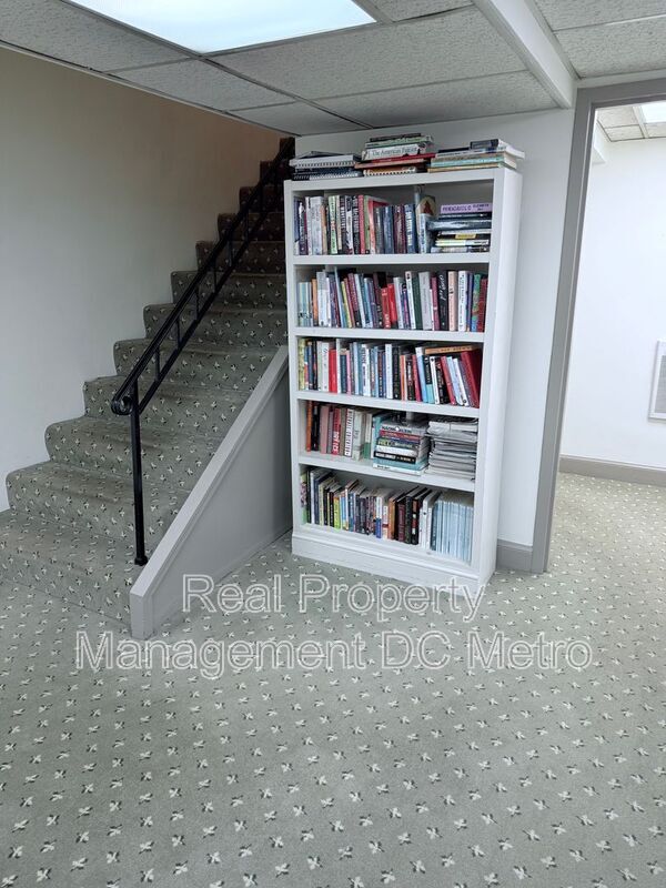 Building Photo - 1316 New Hampshire Ave NW