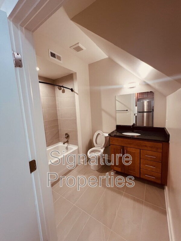 Building Photo - 712 High St