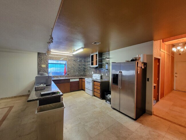 Building Photo - Single story in Montara Est 4 bed/2 full b...