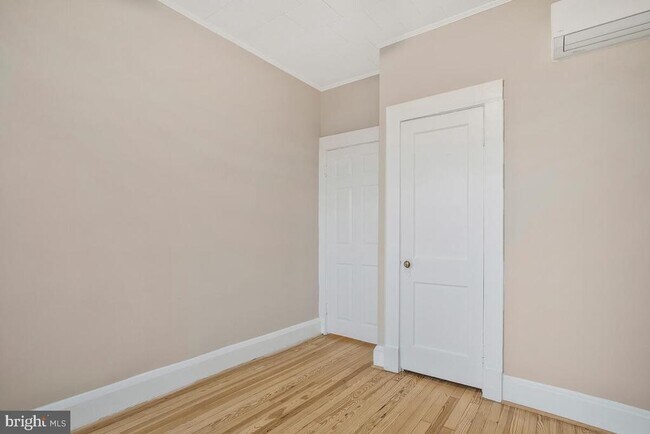 Building Photo - 729 Grundy St