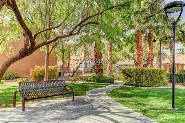Building Photo - GATED 3 BED 2.5 BATH 1 CAR GARAGE SINGLE FAMILY HOME WITH COMMUNITY POOL