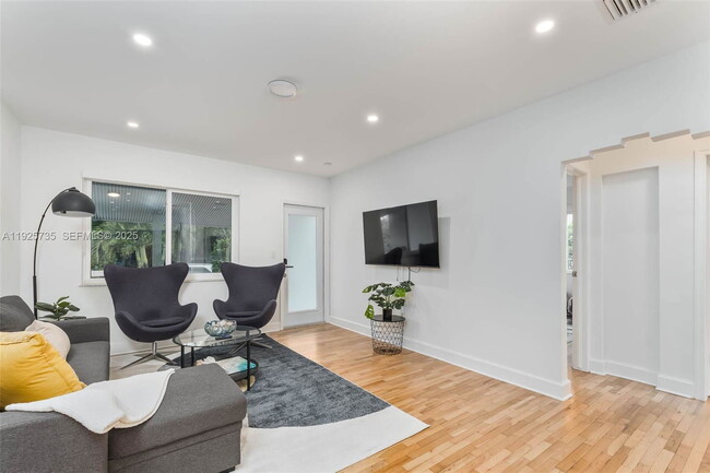 Building Photo - 260 NE 46th St