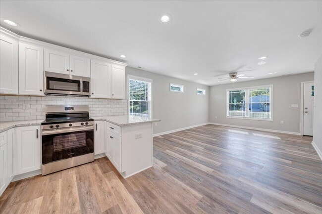 Building Photo - 1702 Baldwin Ave NE