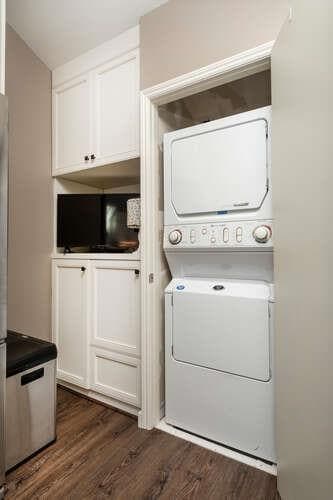Building Photo - 2044 Fairmont Dr