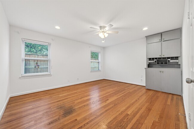 Building Photo - 5643 Piping Rock Ln