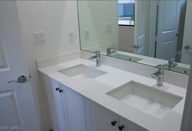 Building Photo - 5062 Alonza Ave