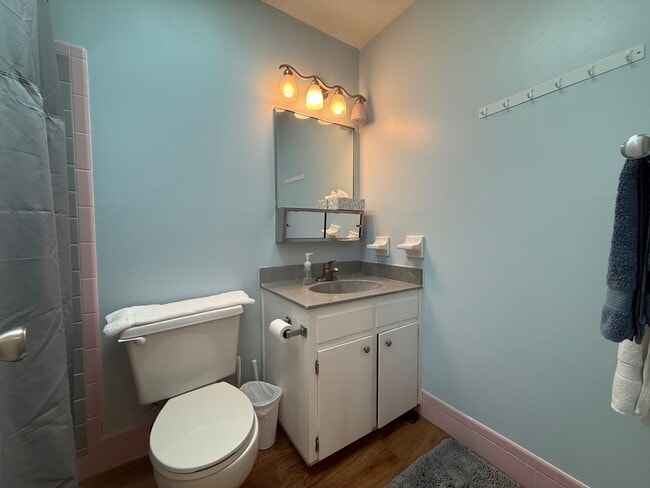 Building Photo - 3/2 in Fernwood Manor-FULLY FURNISHED