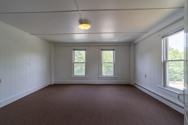 Building Photo - 1092 New Hampshire Rte 175