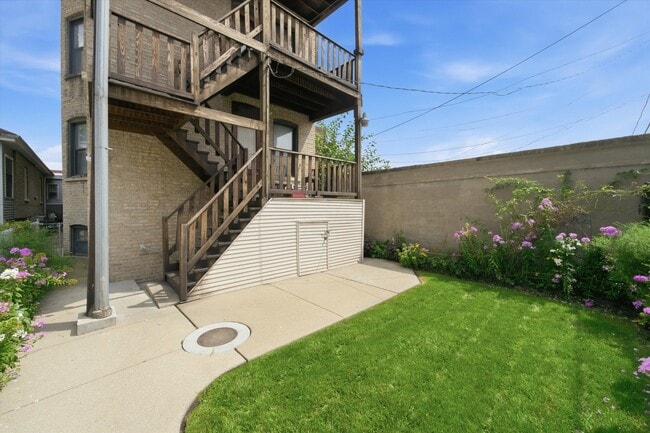 Building Photo - 2448 N Keeler Ave