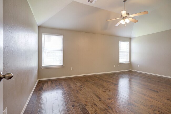 Building Photo - Spacious 4-Bedroom Home with Modern Upgrad...