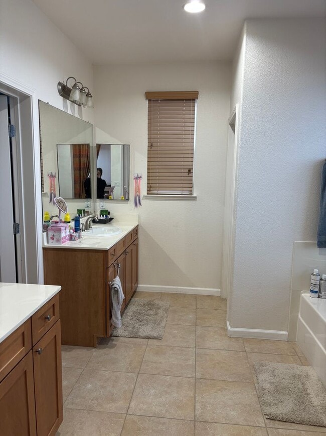 Building Photo - Pittsburg 4 bd, 2.5 ba charming home in excellent location!