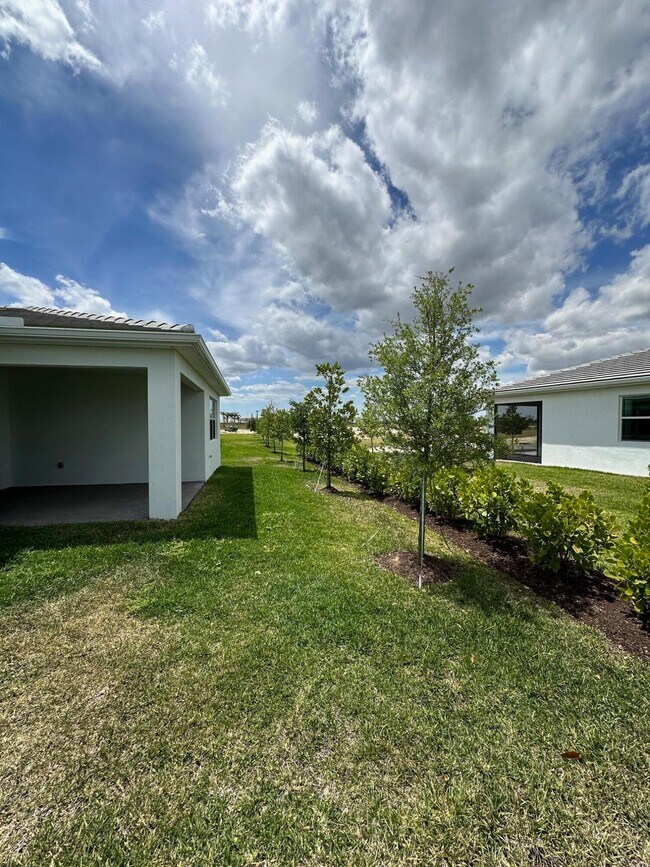 Building Photo - 12166 Viridian Blvd