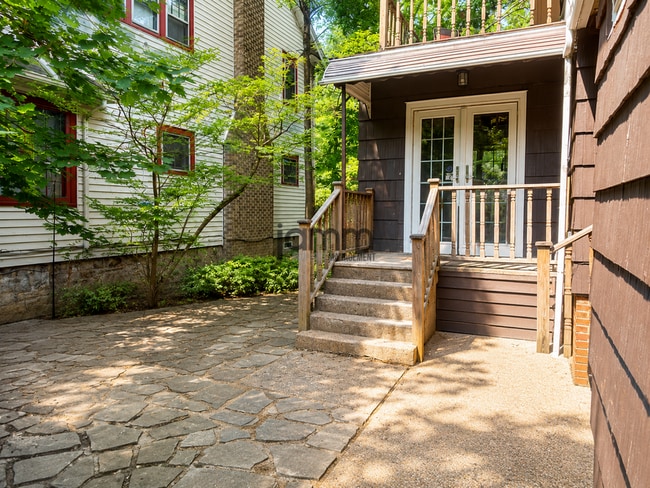 Building Photo - 2425 Demington Dr