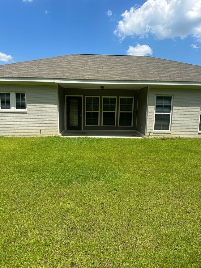 Building Photo - Beautiful Headland Property