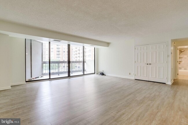 Building Photo - 3800 Fairfax Dr